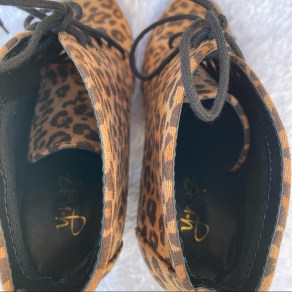Y.not? Oana Beautiful Leopard print tie up booties with chunky heels size 7M - Picture 7 of 12